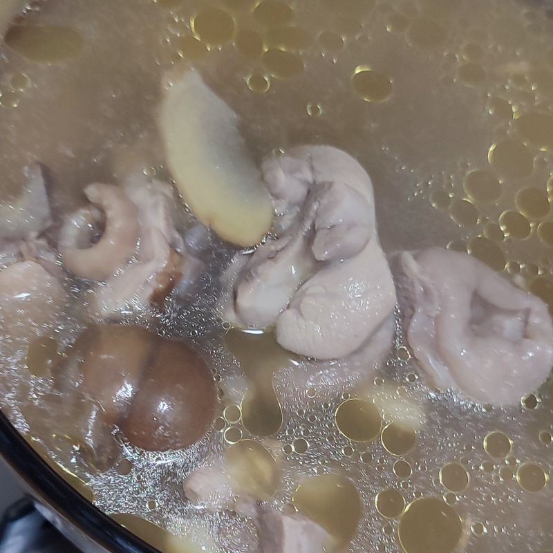 黑蒜頭雞湯