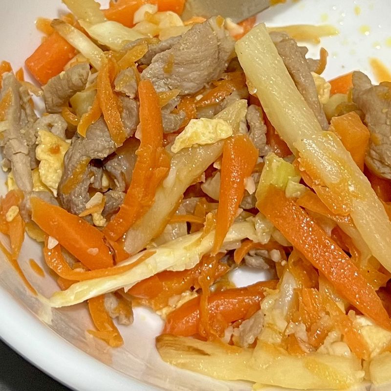 皎白筍炒肉絲