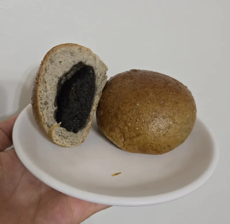 黑芝麻麵包
