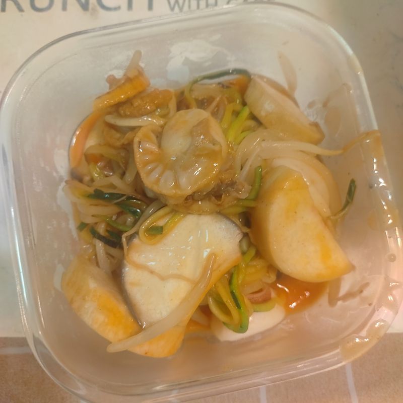 簡單韓奶海鮮菇菇豆芽櫛瓜麵