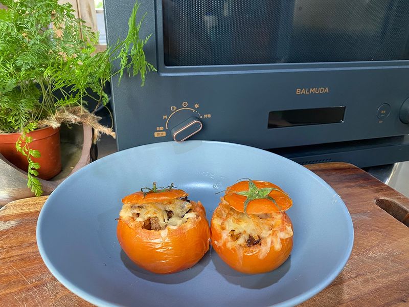 焗烤牛肉蕃茄盅|百慕達微波烤箱