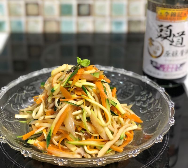 低碳晨光野蔬炒麵|李錦記頭道原釀醬油