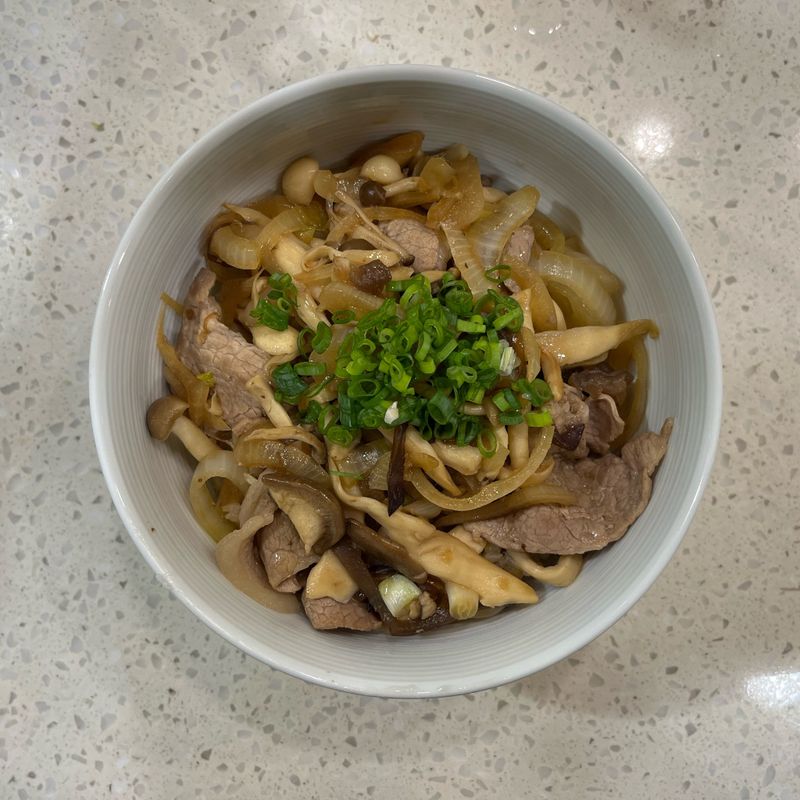 菇菇豬肉蓋飯