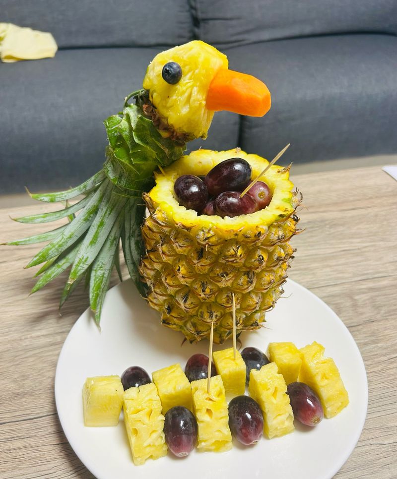 可愛造型鳳梨拼盤