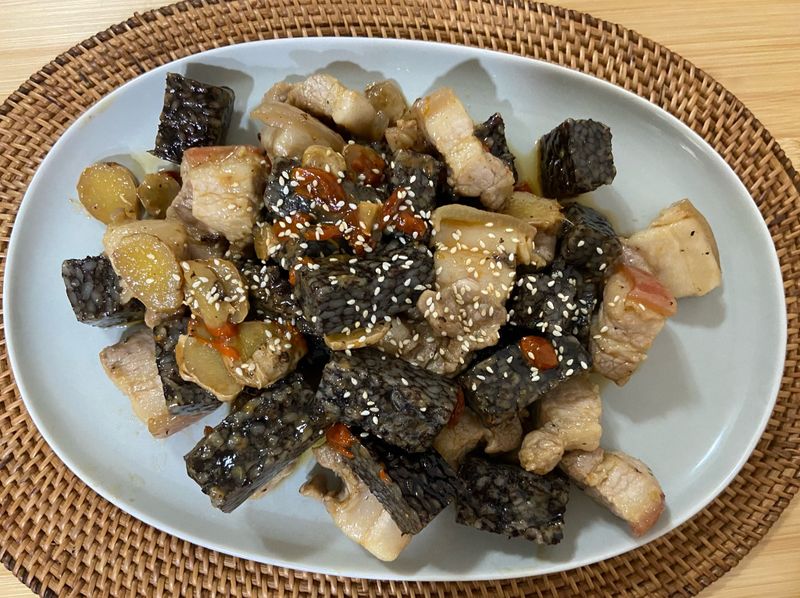 麻油枸杞炒米血五花肉