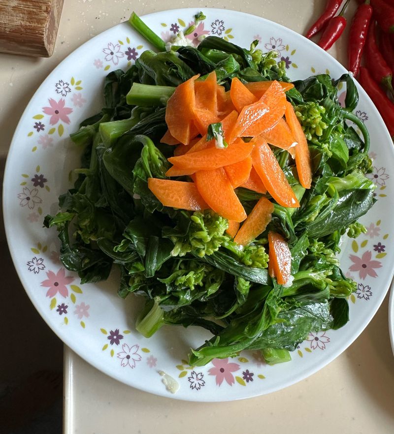 汆燙芥藍菜花