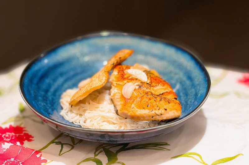 鮭魚+麵線