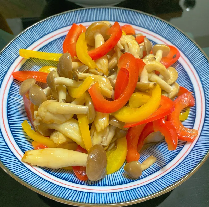彩椒炒鴻禧菇