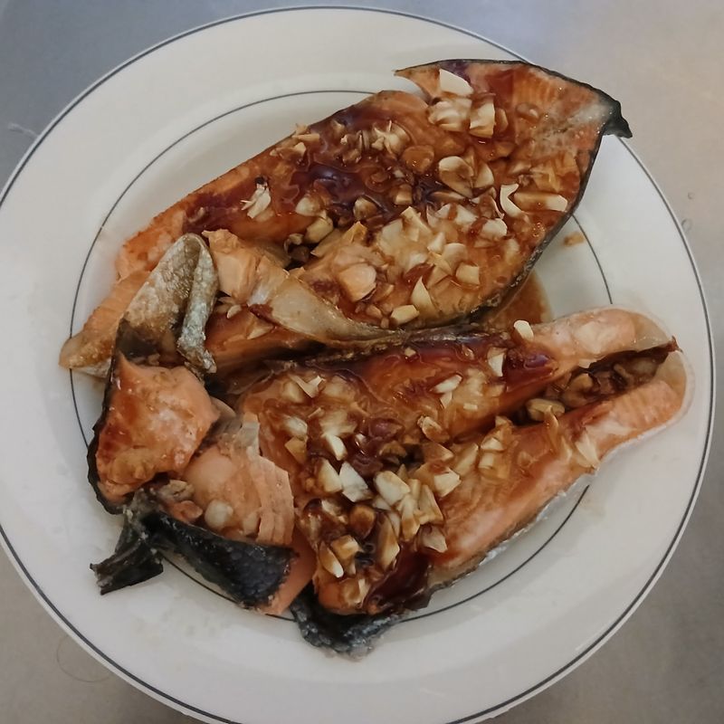 烤蒜頭鮭魚