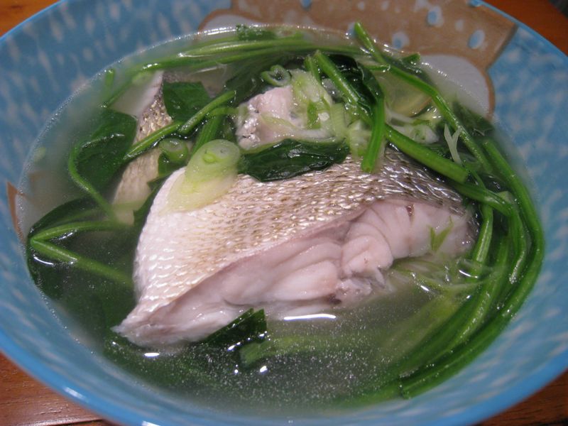 【粉豬兒】鱸魚菠菜湯