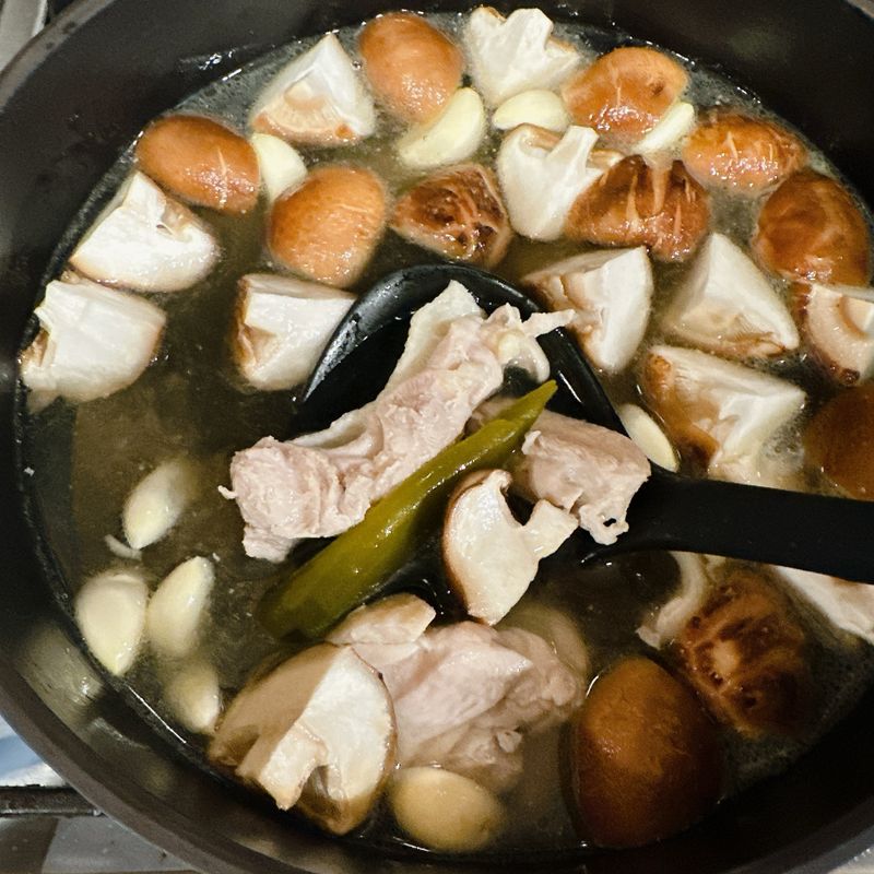 剝皮辣椒雞湯