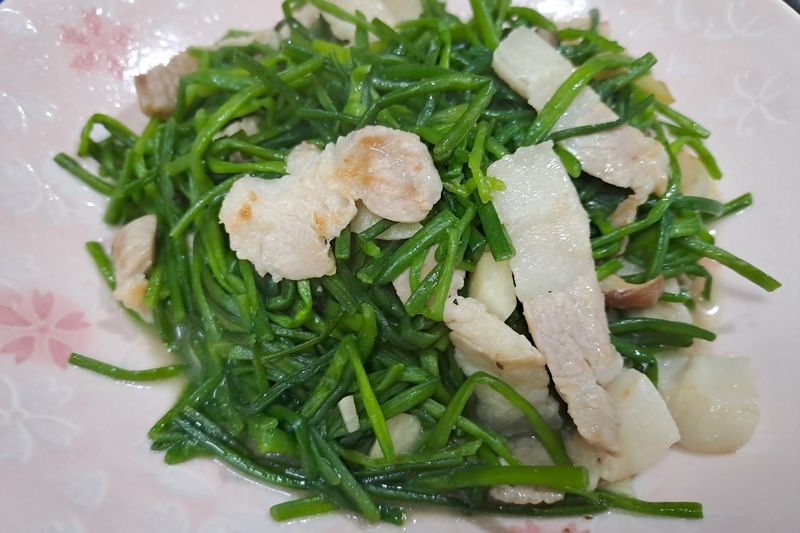 五花肉炒野蓮