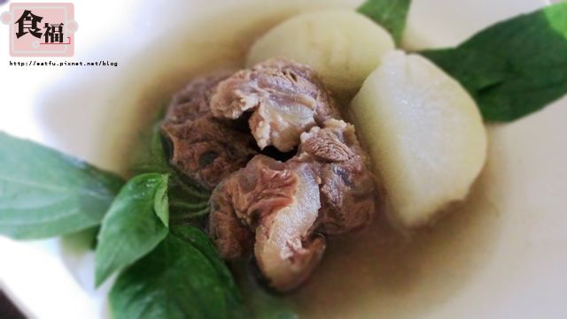 【烹飪】清燉牛肉-九層塔絕配的10元香料湯頭!