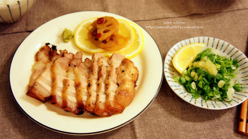 烤鹽麴五花肉佐檸檬蔥花蒜泥