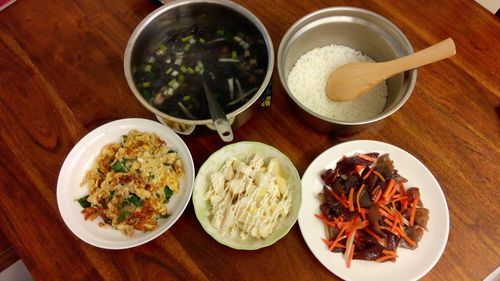 紫菜蚵仔湯、涼筍、九層塔蛋.....