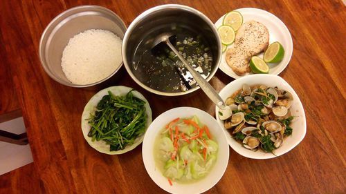 三杯蛤蜊、檸檬鯽魚、紫菜蚵仔湯....
