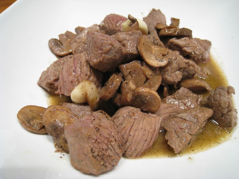 【粉豬兒】奶油蘑菇牛肉