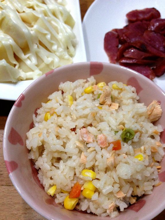 「RiTa小食堂」彩色鮭魚炊飯
