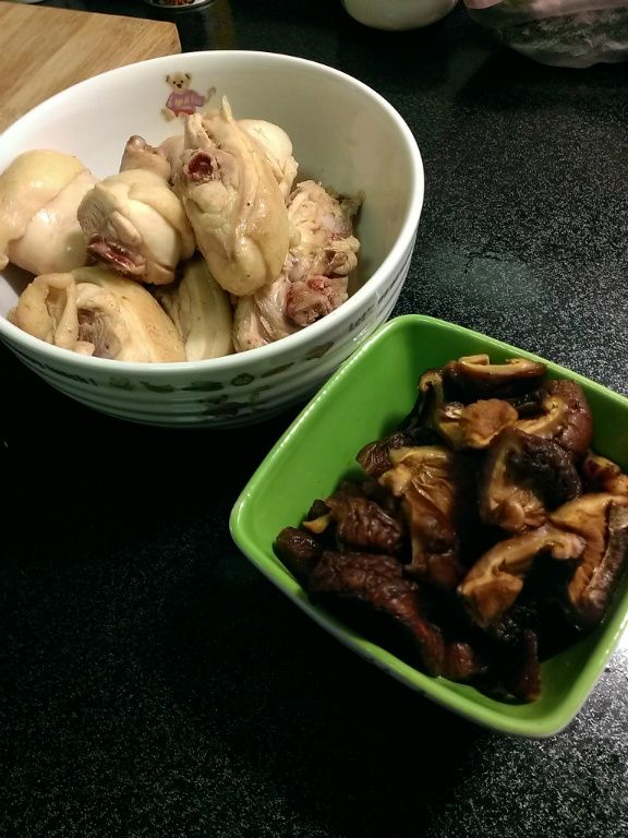 香菇蒜頭雞湯