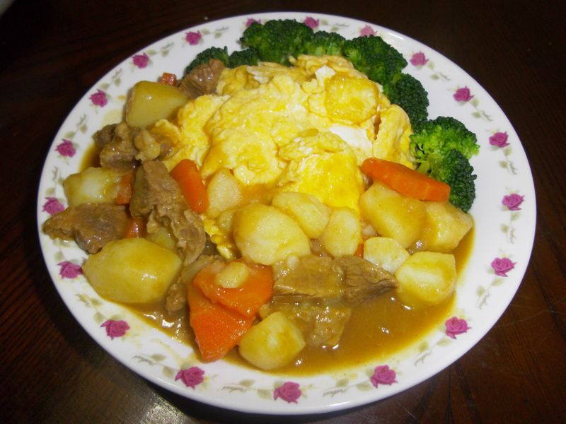 咖哩蛋包飯