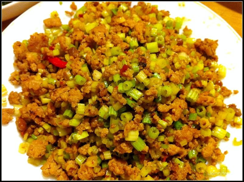 【辣炒香芹肉末】