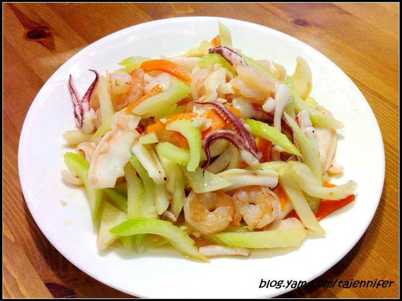 【西芹炒雙鮮】就是要快炒!!