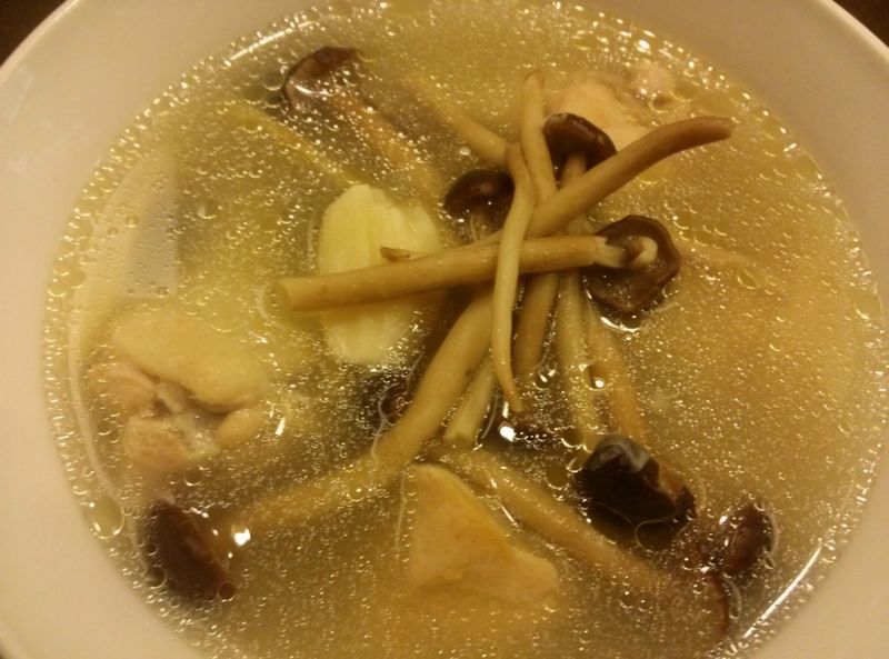 柳松菇雞湯