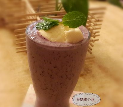 漂浮藍莓冰沙