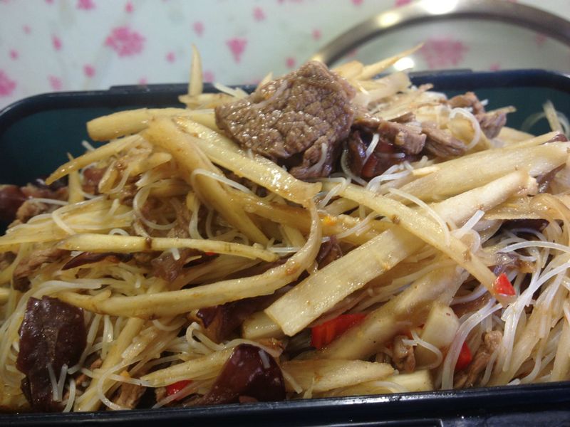 WV喜樂廚房~牛蒡牛肉炒米粉~WV