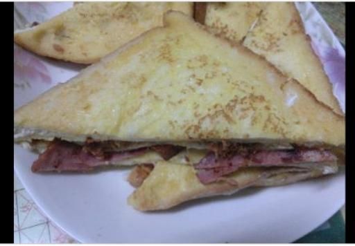 法式吐司夾肉鬆火腿