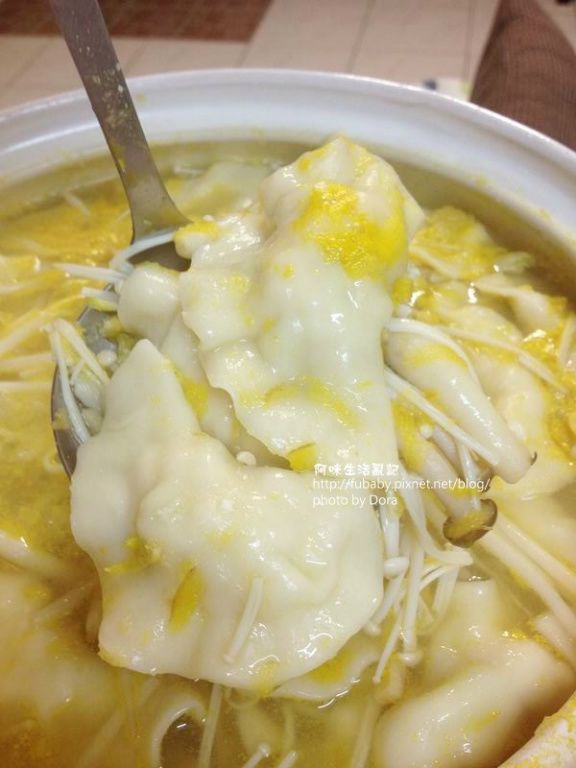 雞肉韭黃水餃鍋