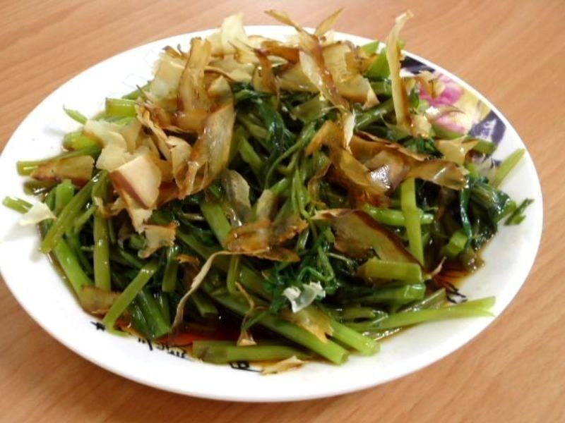 ●清爽不澀之柴魚水炒空心菜