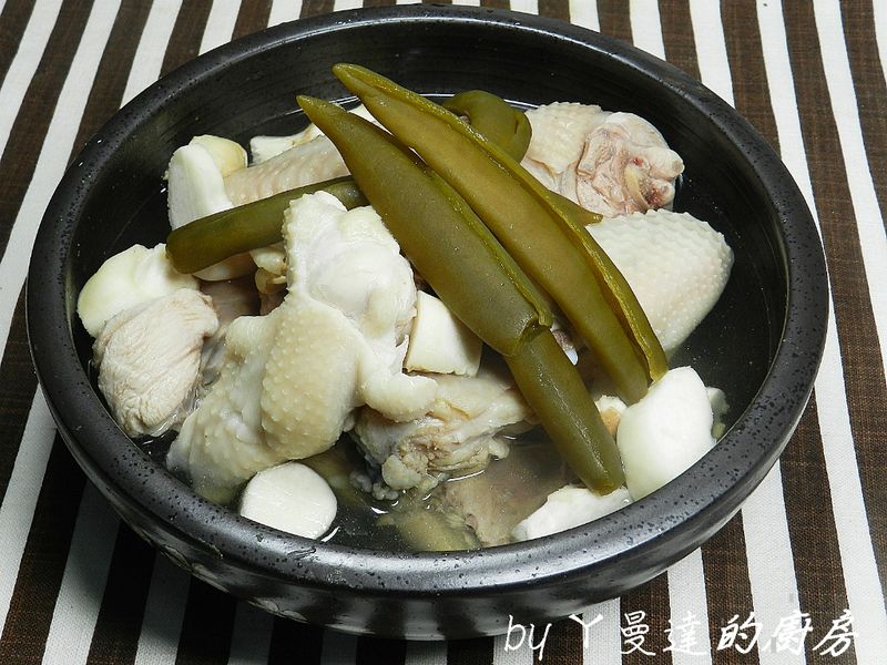 ㄚ曼達的廚房~剝皮辣椒雞湯