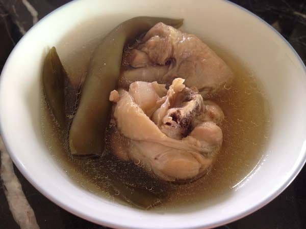 剝皮辣椒雞湯