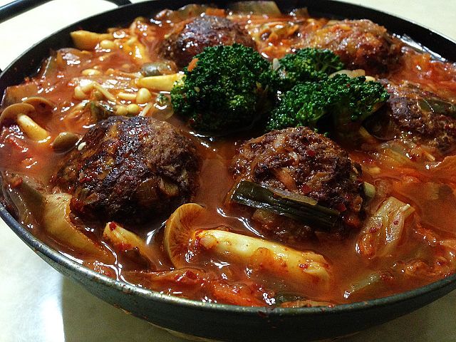 泡菜燉肉丸子