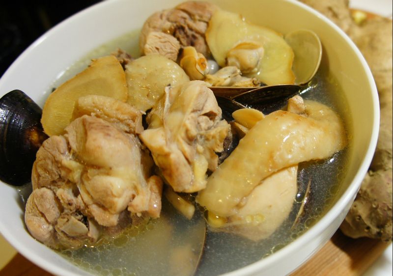 超簡單又鮮甜的「蛤蜊雞湯」
