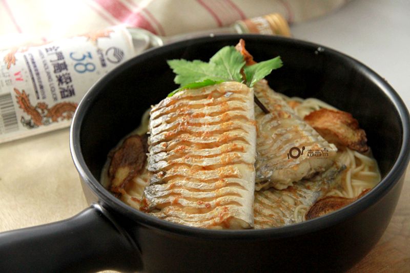 酒香麻油白帶魚麵線~金門高粱飄香料理