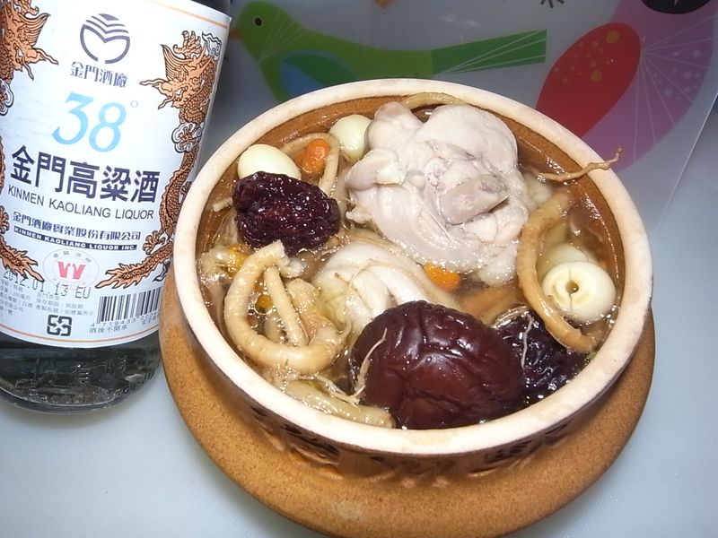 【 金門高粱 飄香料理】 : 人蔘雞湯