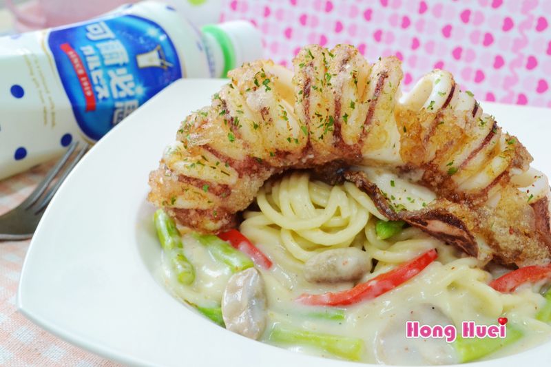 【可爾必思】酥炸大卷佐乳酸白醬義大利麵