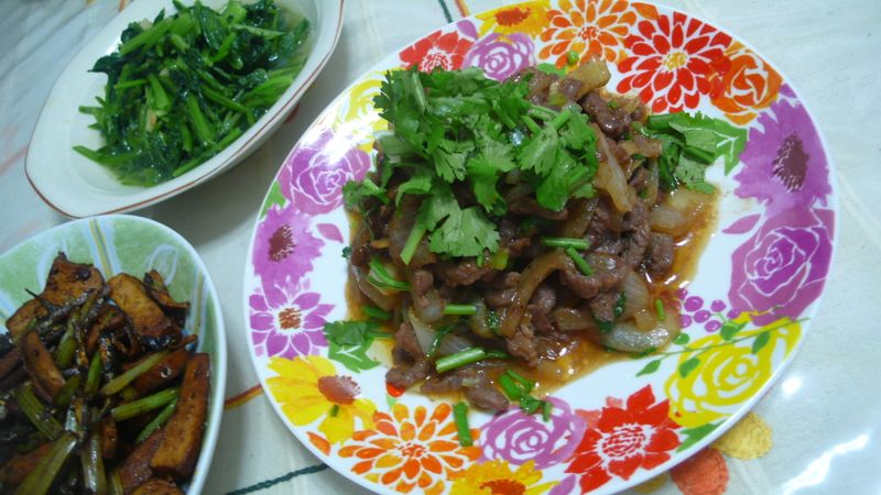 lanni 沙茶炒洋蔥羊肉絲
