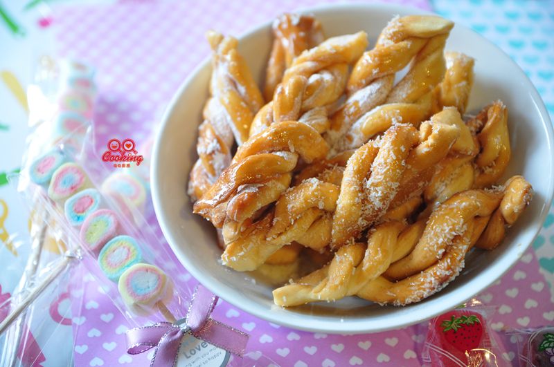 【新書食譜搶先看】創意蜜麻花捲