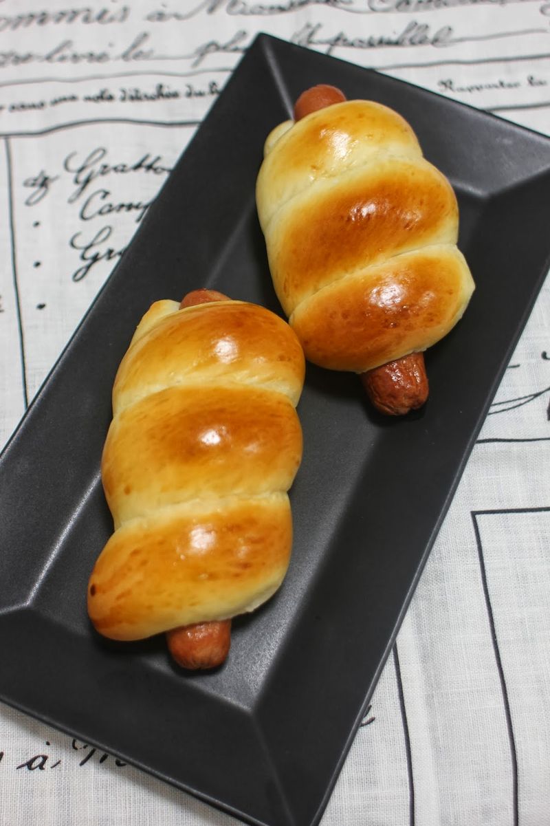 Hong Kong Style sausage bun港式腸仔包