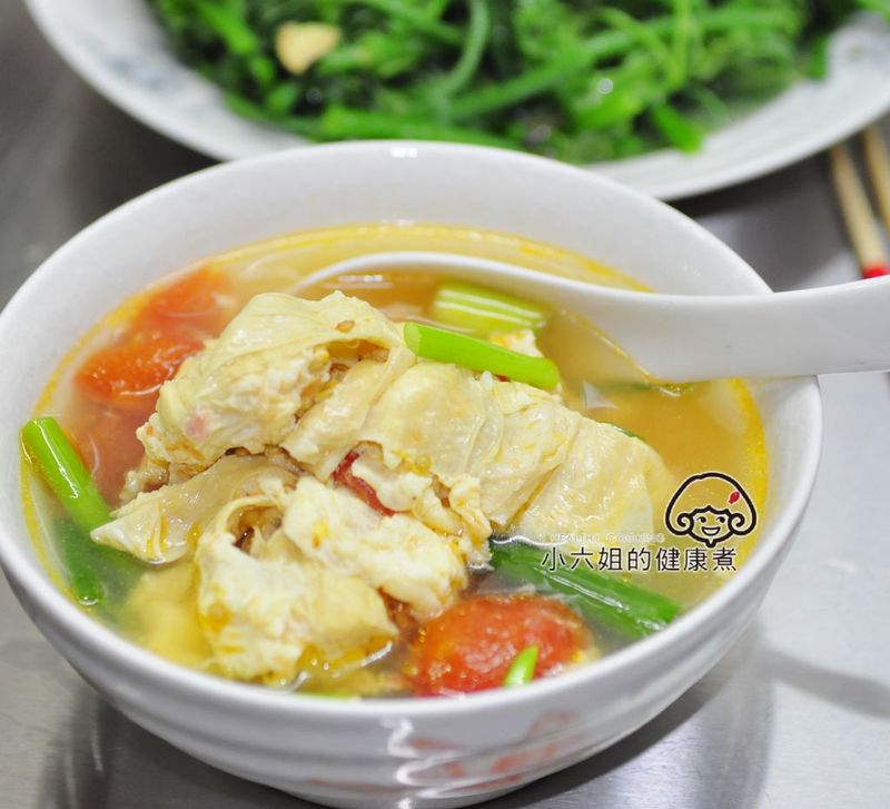 蕃茄豆包蔬菜湯