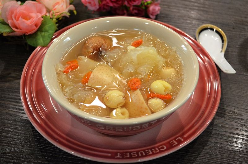 冰糖銀耳蓮子雪梨湯