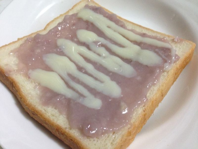 芋泥吐司 3分鐘早餐 草莓就愛鷹牌煉奶