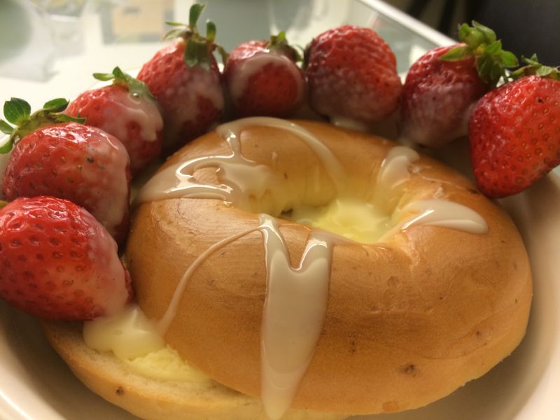 草莓煉奶Bagel 貝果【草莓就愛鷹牌煉奶】