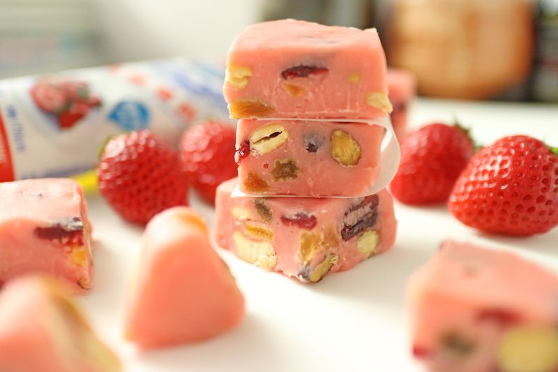 〈5分鐘食譜〉草莓法吉糖 §Fudge§【草莓就愛鷹牌煉奶】