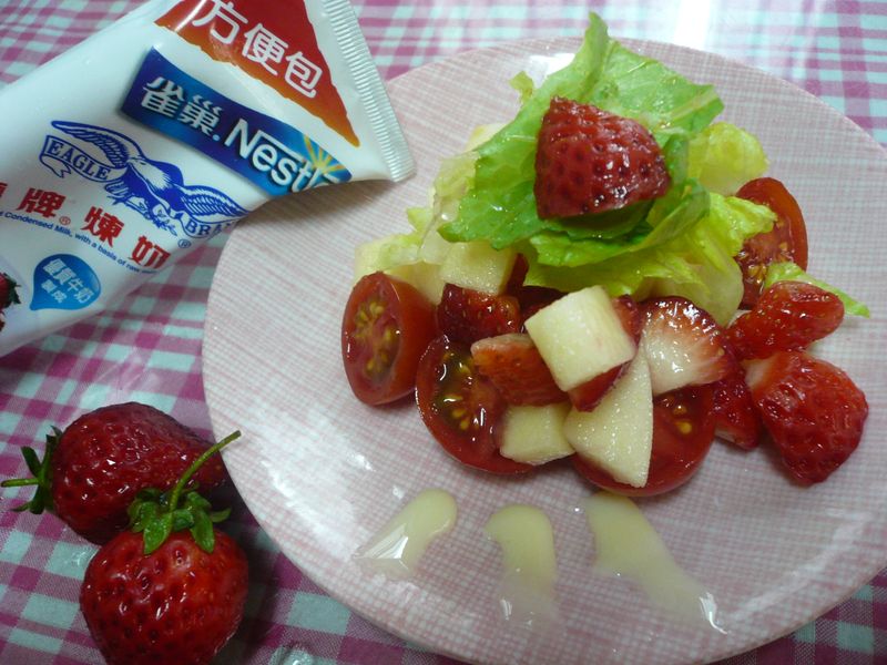 草莓煉奶沙拉─草莓就愛鷹牌煉奶