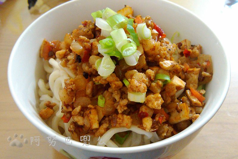 【阿努巴兜么】炸醬麵