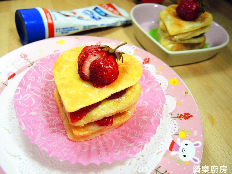 草莓乳酪土司【草莓就愛鷹牌煉奶】
